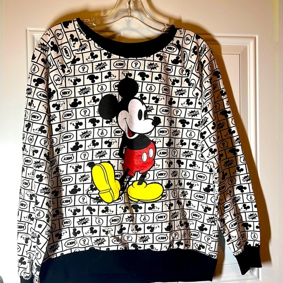 Disney Tops - Disney micky mouse shirt size medium